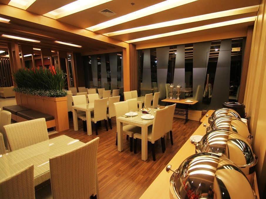 The L Hotel Entertainment Batam Eksteriør bilde