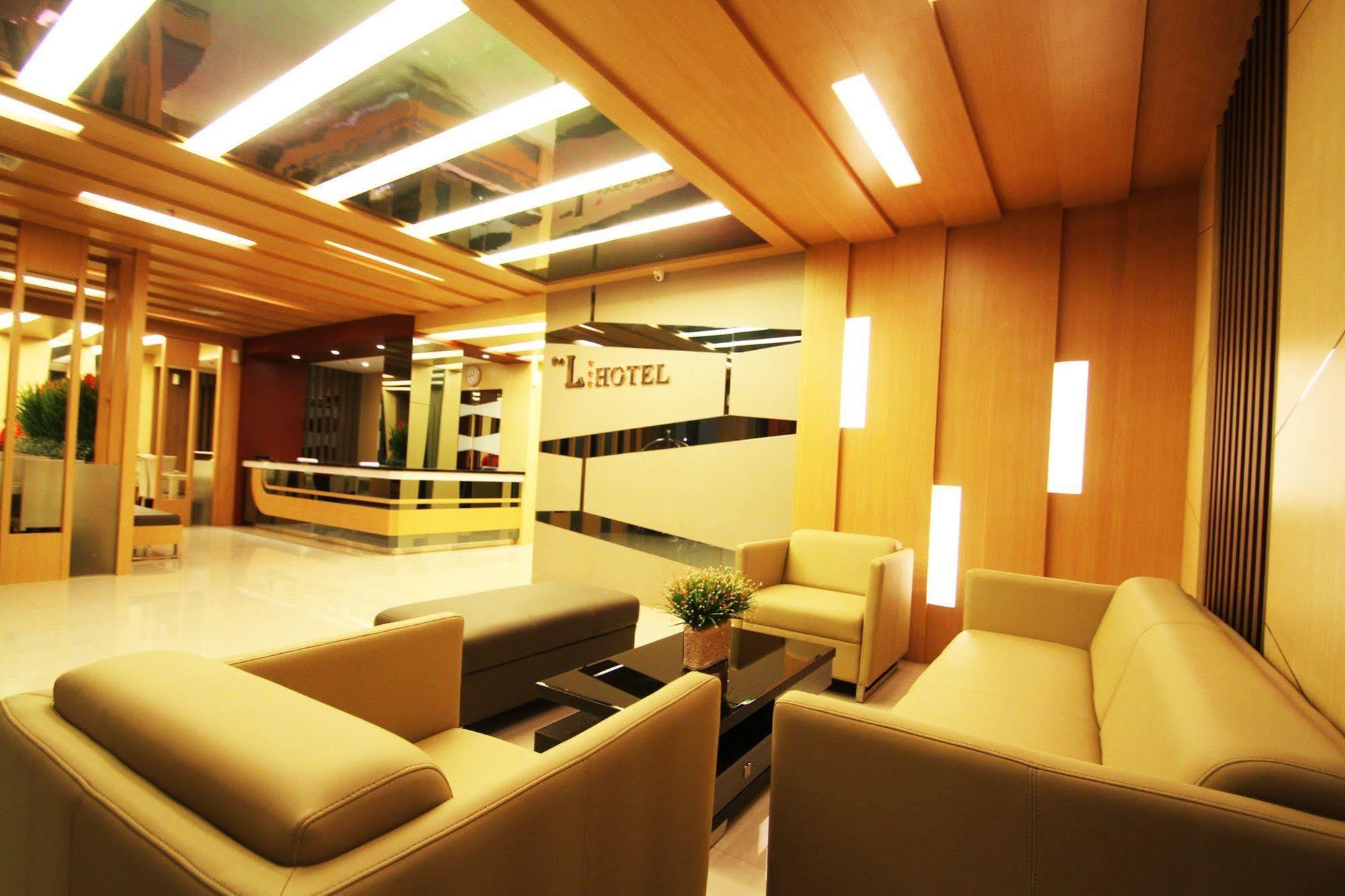 The L Hotel Entertainment Batam Eksteriør bilde