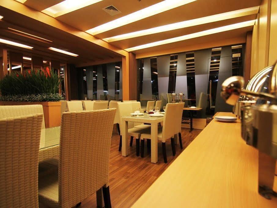 The L Hotel Entertainment Batam Eksteriør bilde